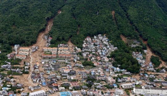 Mortales deslizamientos de tierra golpean Japón