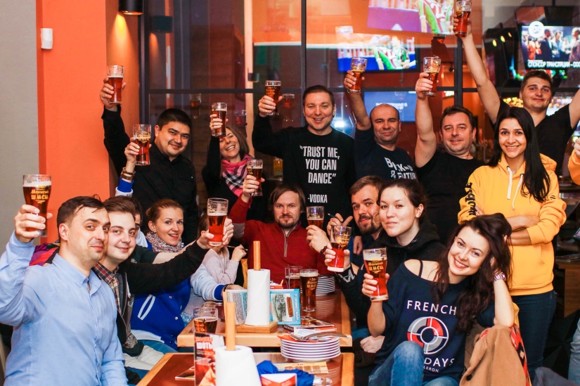 Moscow under a degree: the center of the capital through the glass of a beer bottle