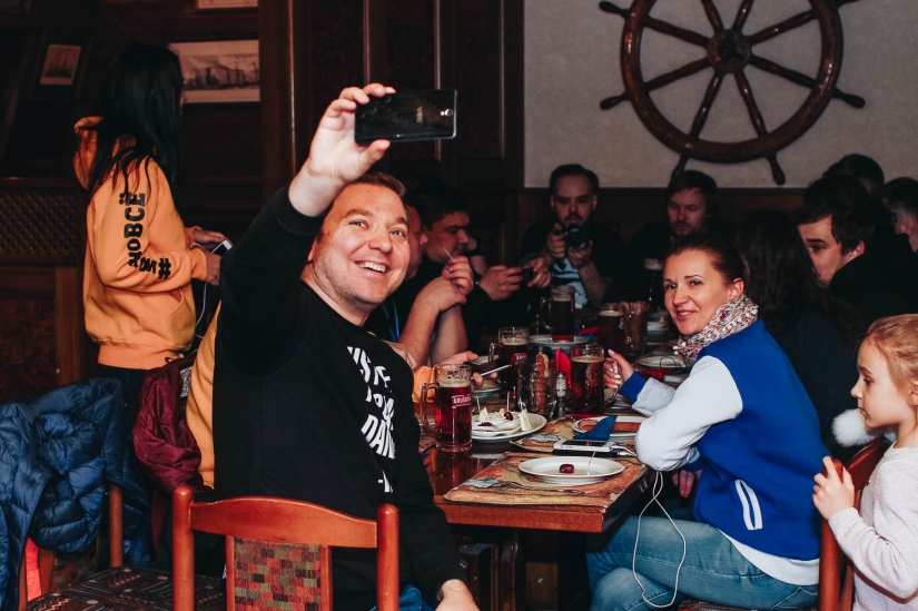 Moscow under a degree: the center of the capital through the glass of a beer bottle