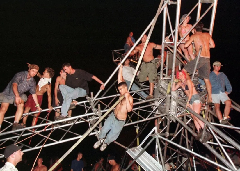 Moshpit, fuego y hedor: cómo se celebró el Festival de Woodstock en 1999