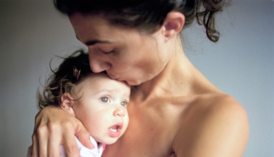 Motherhood through the lens of Elinor Carucci