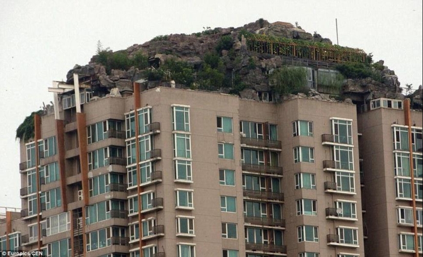 Mountain villa on the roof of an apartment building