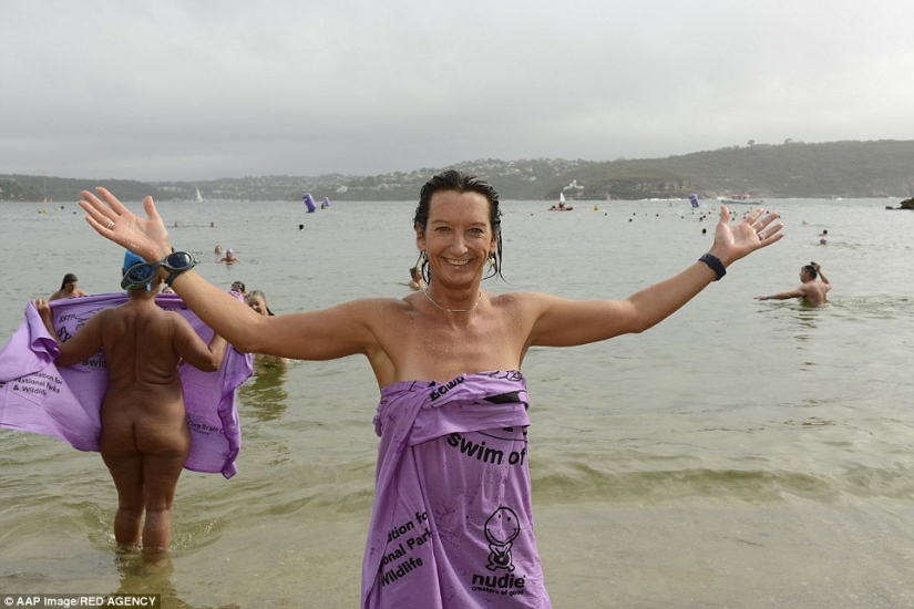 Más de mil australianos se bañaron desnudos en Sídney
