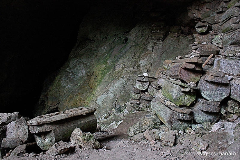 Mysterious hanging coffins of Sagada