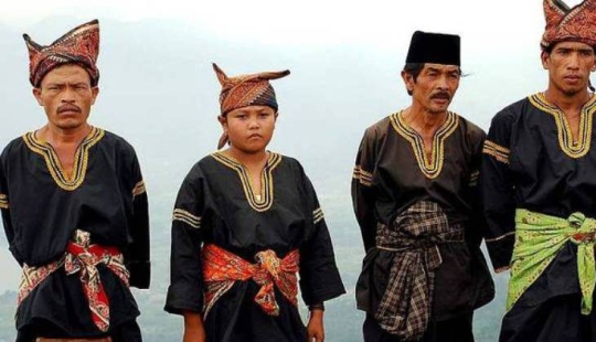 Nación engreída: cómo vive la gente de Minangkabau, que se autodenominan descendientes de los macedonios