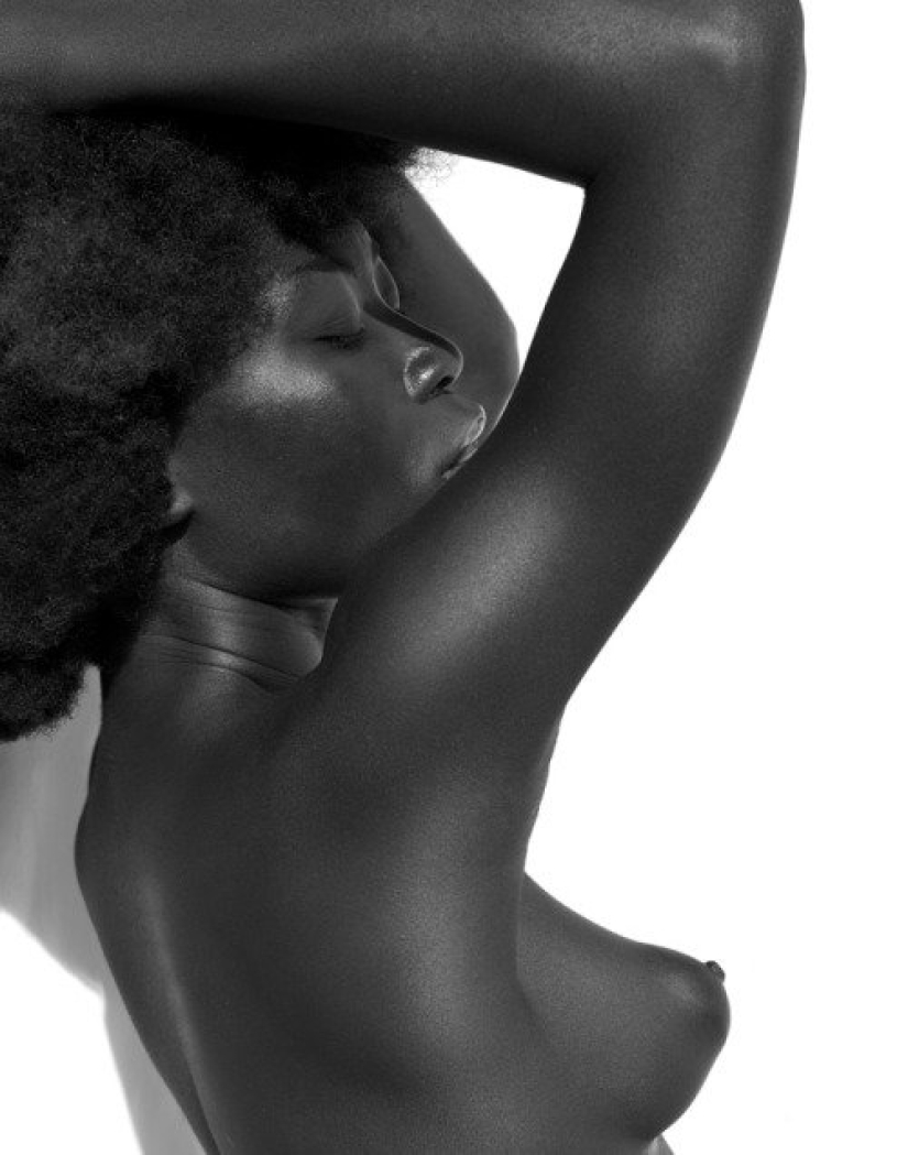 Naked beauty in Austrian: black and white nude by Sylvia Bloom