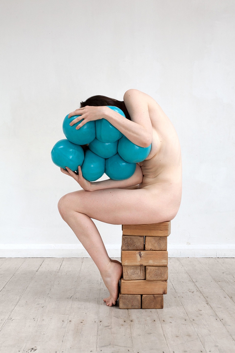 Naked enlightenment: a nude artist in difficult poses
