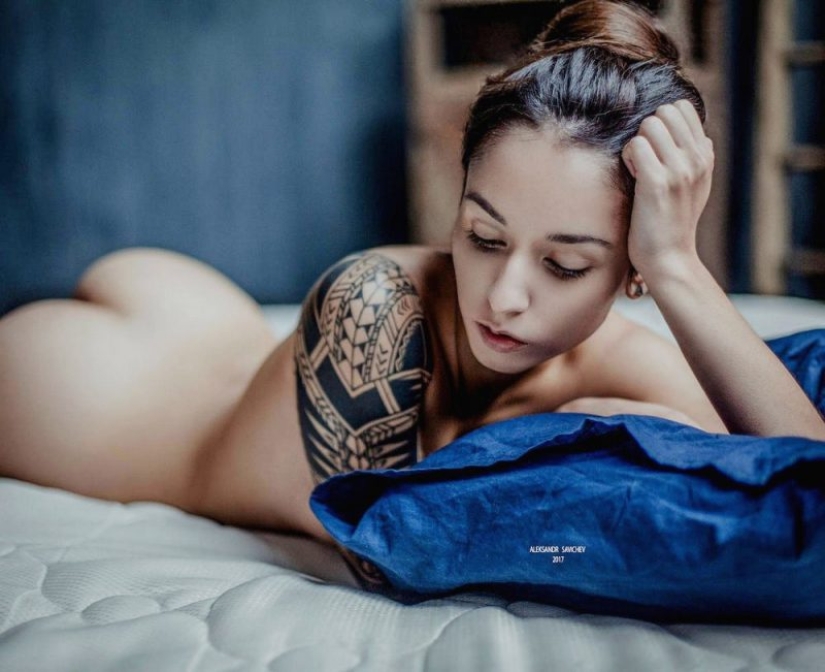 Naked girls in the works by Moscow photographer Alexander Savicheva