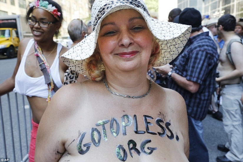 Naked on the pavement: on the "Topless Day" American women took to the streets with bare breasts in defense of gender equality