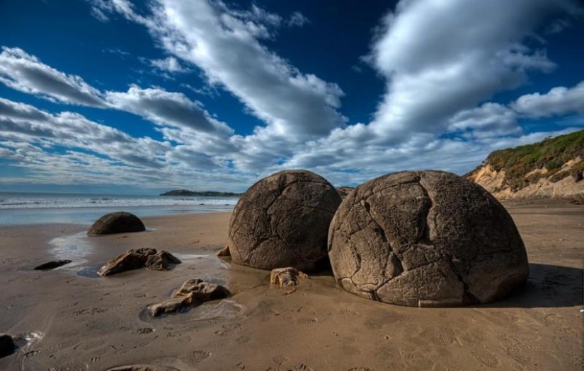 Natural formations similar to human creations