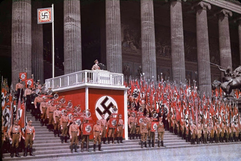 Nazi Germany in color photos by Hugo Jaeger, Hitler's personal photographer
