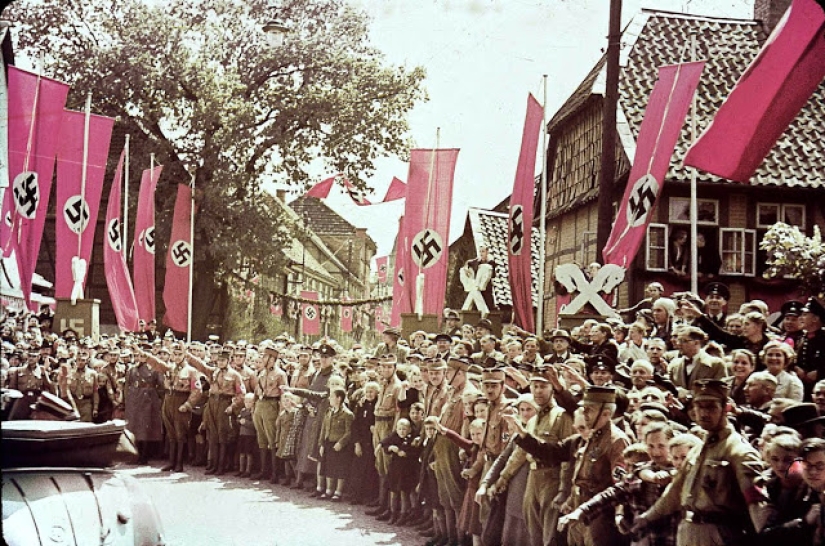 Nazi Germany in color photos by Hugo Jaeger, Hitler's personal photographer