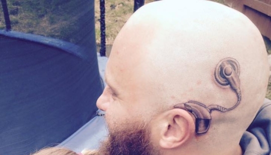 New Zealander tattooed himself in solidarity with his 6-year-old deaf daughter