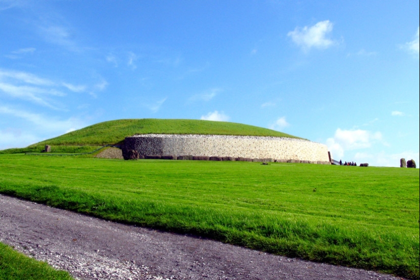 Newgrange is a megalithic complex, more impressive than Stonehenge