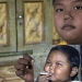 Niño de dos años de Indonesia dejó de fumar