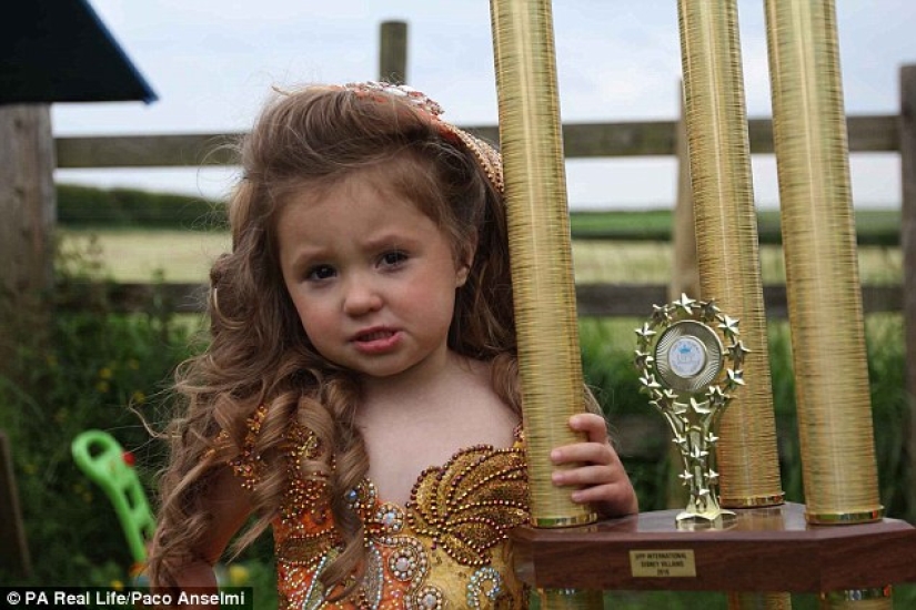 "No perverts are staring at her there": mom says her 3-year-old daughter is just obsessed with beauty contests