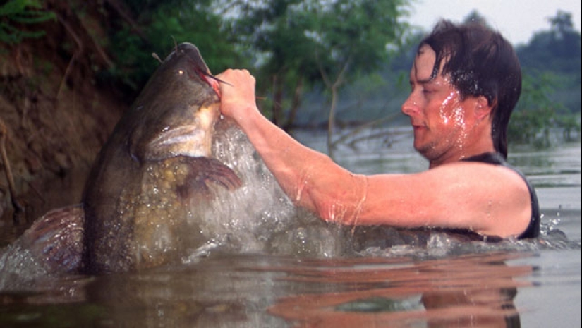 Noodling - unusual fishing for the most courageous