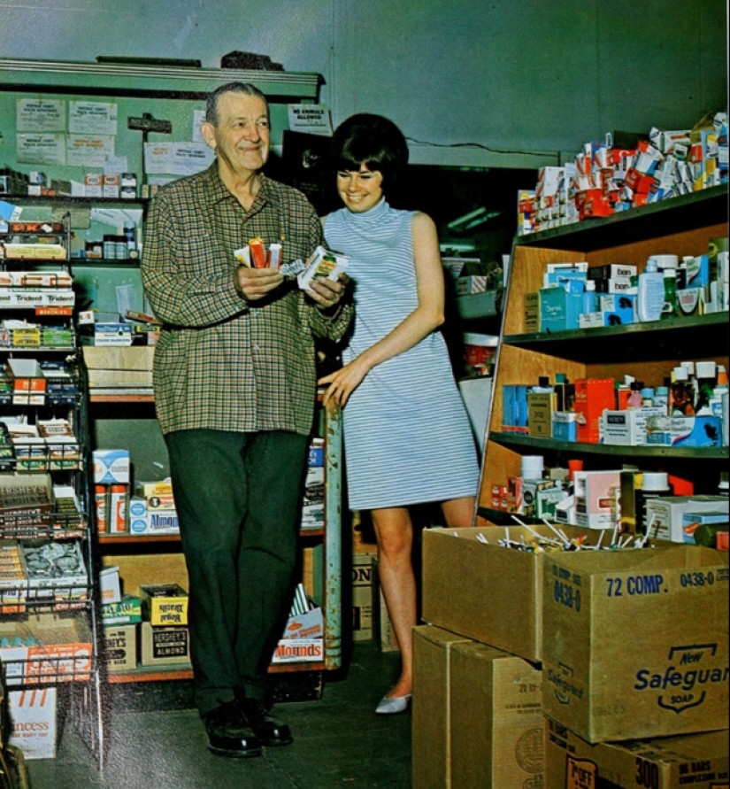 Nostalgia alienígena: la abundancia de tiendas estadounidenses en los años 60