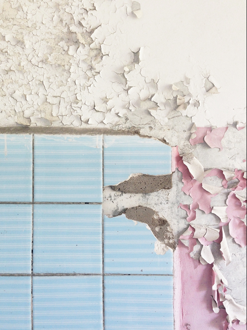 Nostalgia íntima: lo que las paredes de los apartamentos soviéticos abandonados pueden decirte