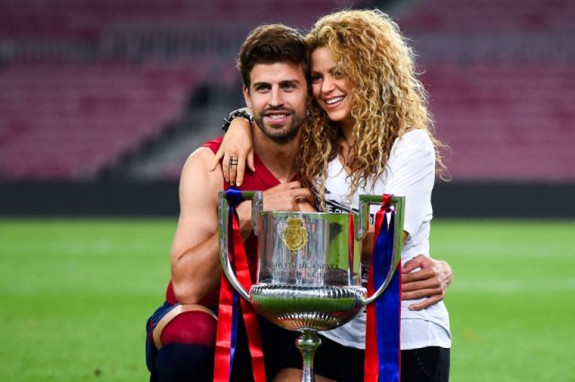 Now it's official: Gerard Pique posted a photo with his new lover for the first time
