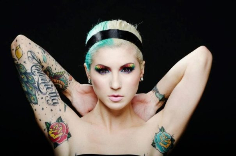Nueva tendencia loca: tatuajes en las axilas