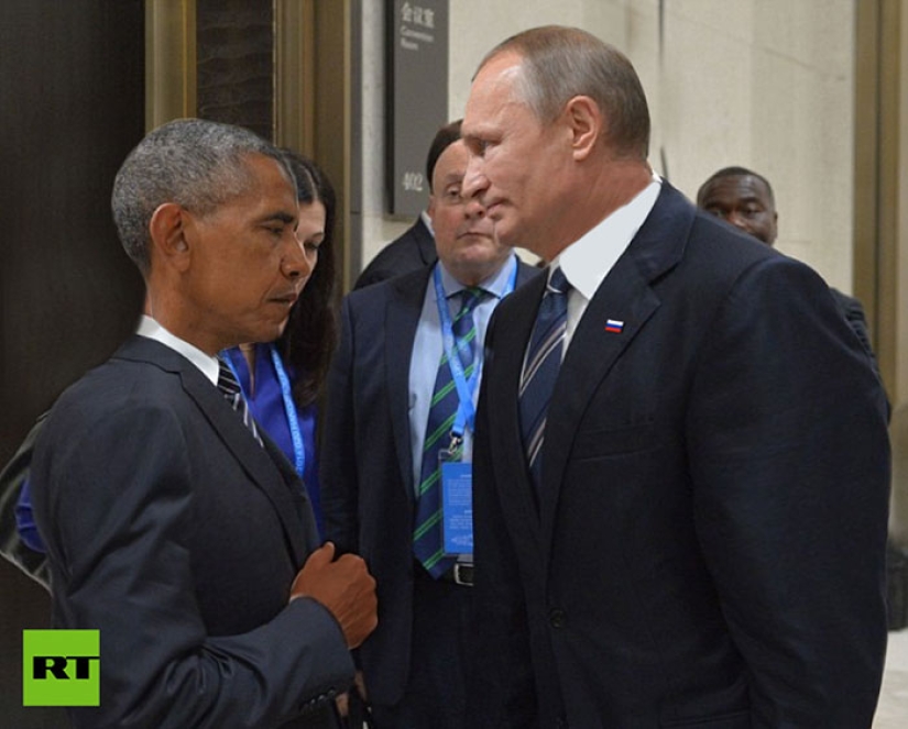 Obama's Scathing look at Putin was at the center of the photojab battle