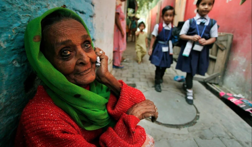 Obligados a comerciar para alimentar a sus padres ancianos: la vida en la India