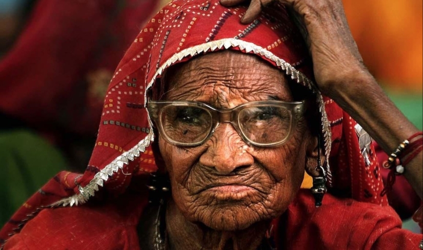 Obligados a comerciar para alimentar a sus padres ancianos: la vida en la India