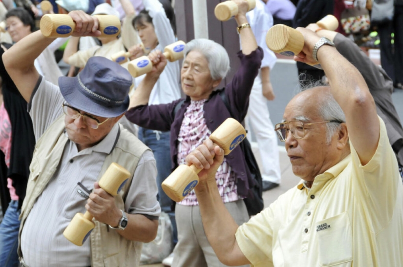 "Old people have no place here": Japanese economist proposed to rid society of the elderly