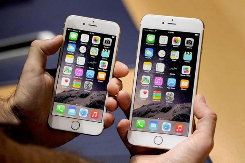 On September 26, sales of the iPhone 6 and iPhone 6 Plus begin in Russia