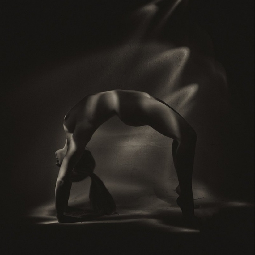 On the verge of light and shadow: erotic photographs by Andris Apsheniks