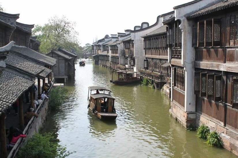 One day in the &quot;Chinese Venice&quot;