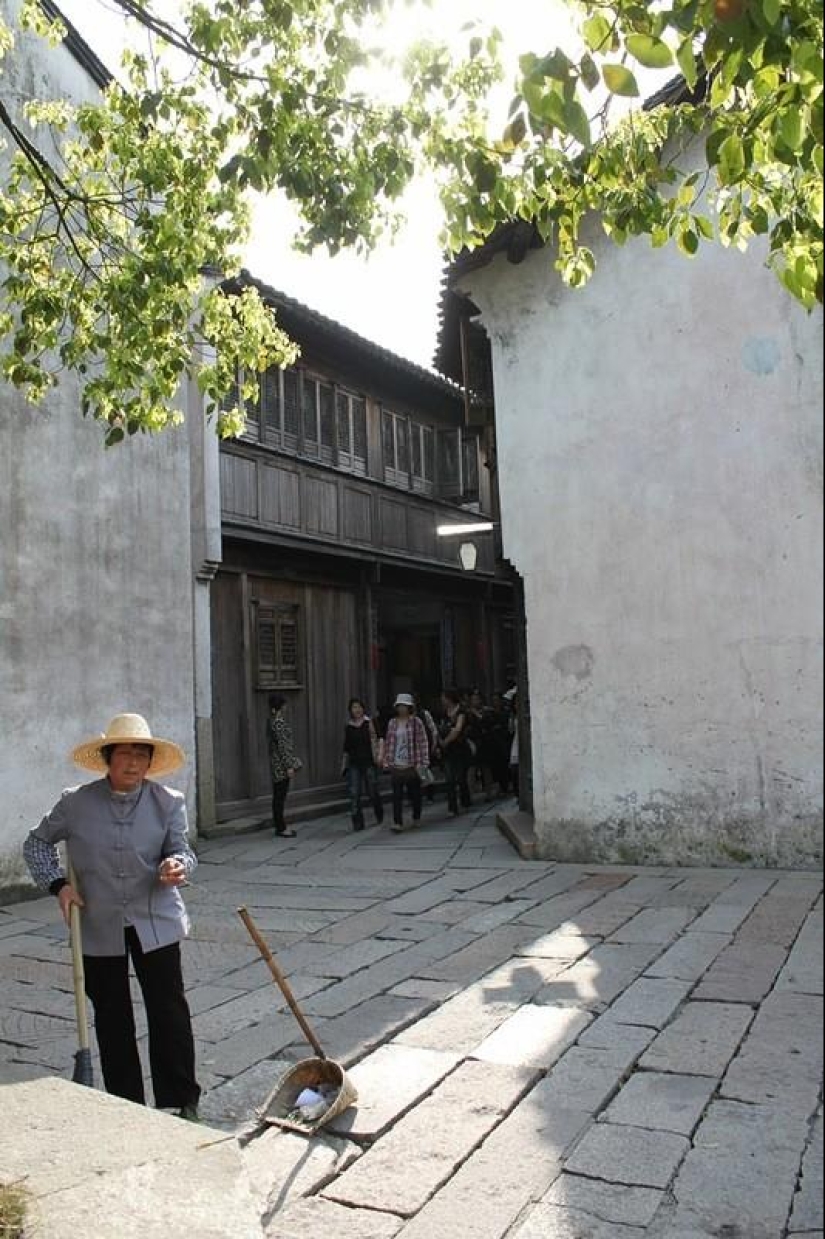 One day in the &quot;Chinese Venice&quot;