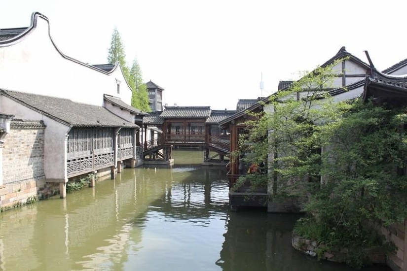 One day in the &quot;Chinese Venice&quot;