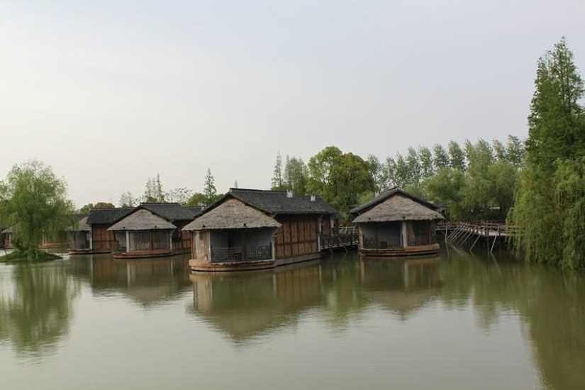 One day in the &quot;Chinese Venice&quot;