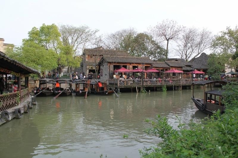 One day in the &quot;Chinese Venice&quot;