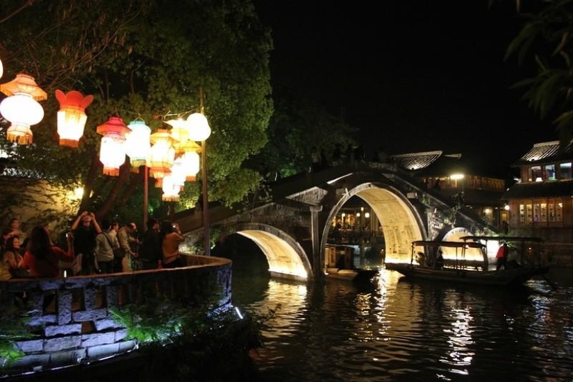 One day in the &quot;Chinese Venice&quot;