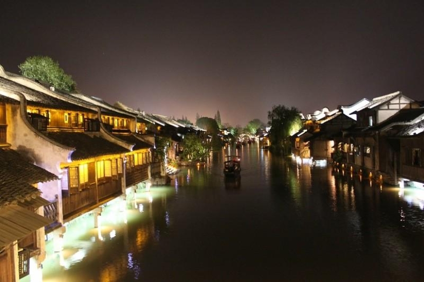 One day in the &quot;Chinese Venice&quot;