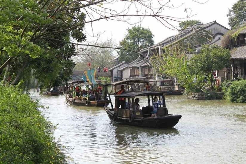 One day in the &quot;Chinese Venice&quot;