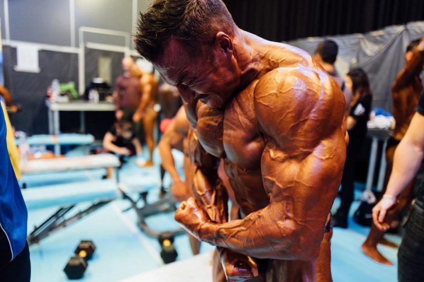 One day with jocks — how to prepare for the bodybuilding championship in a Swiss village