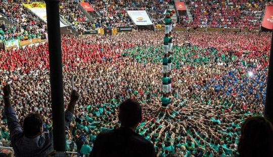 Only the sky is higher: how the Spaniards build giant towers of people