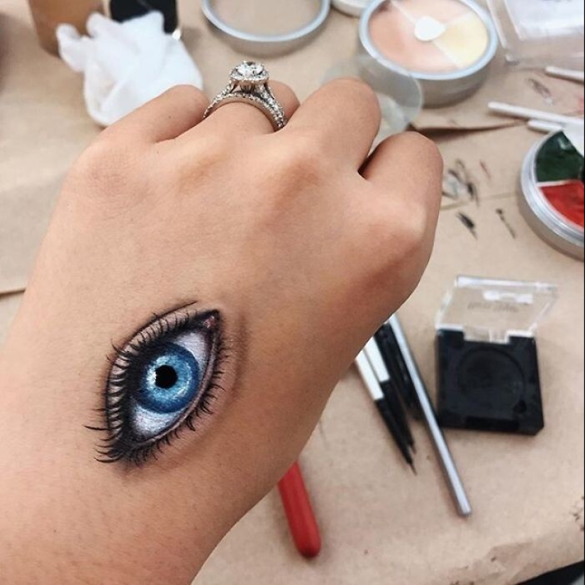 Optical illusion on his own body from the genius of makeup Mimi Choi
