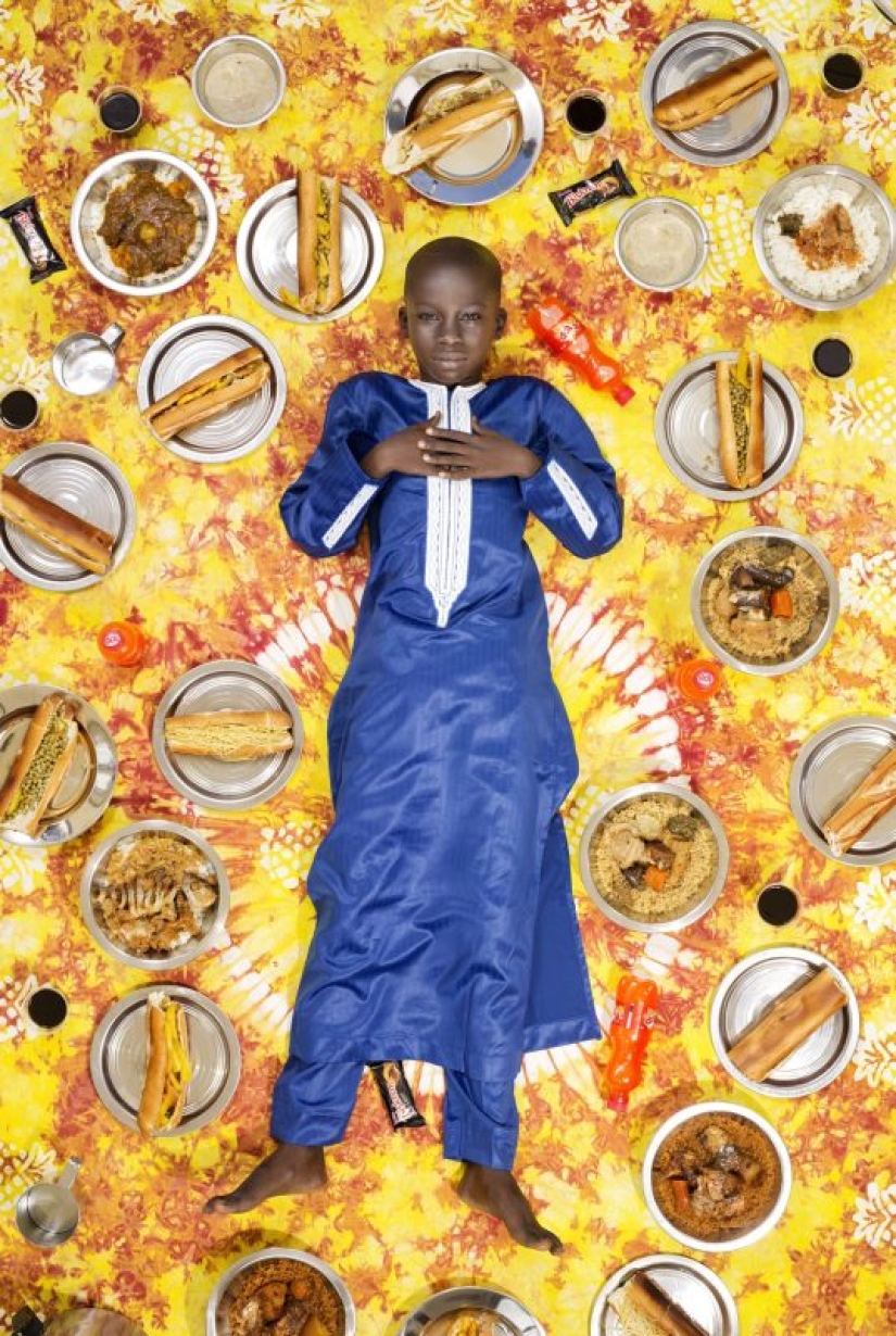 Our daily bread: amazing photo Gregg Segal on the diets of children of different Nations