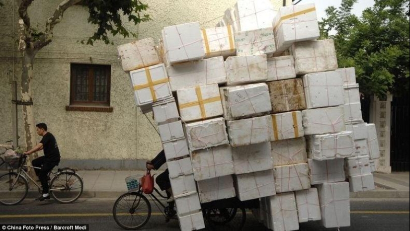 Overloaded transport in China