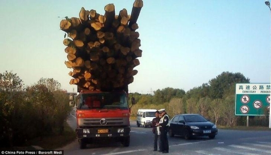 Overloaded transport in China