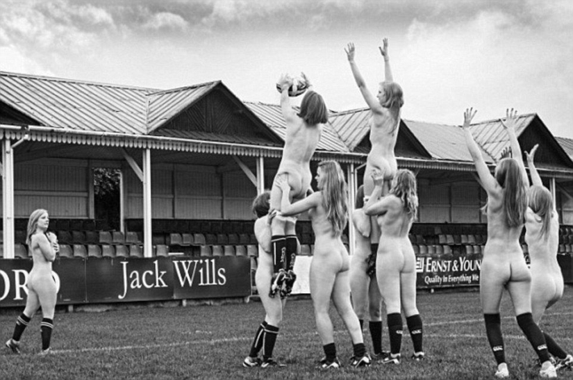 Oxford women&#39;s varsity rugby players strip for charity