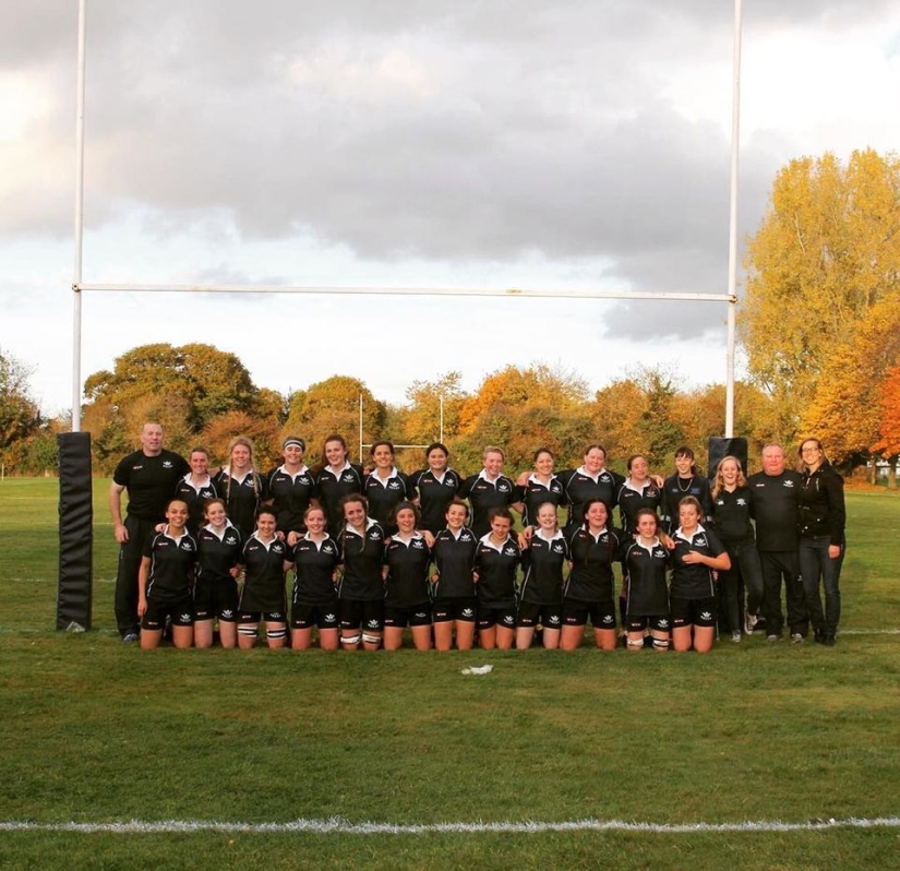 Oxford women&#39;s varsity rugby players strip for charity