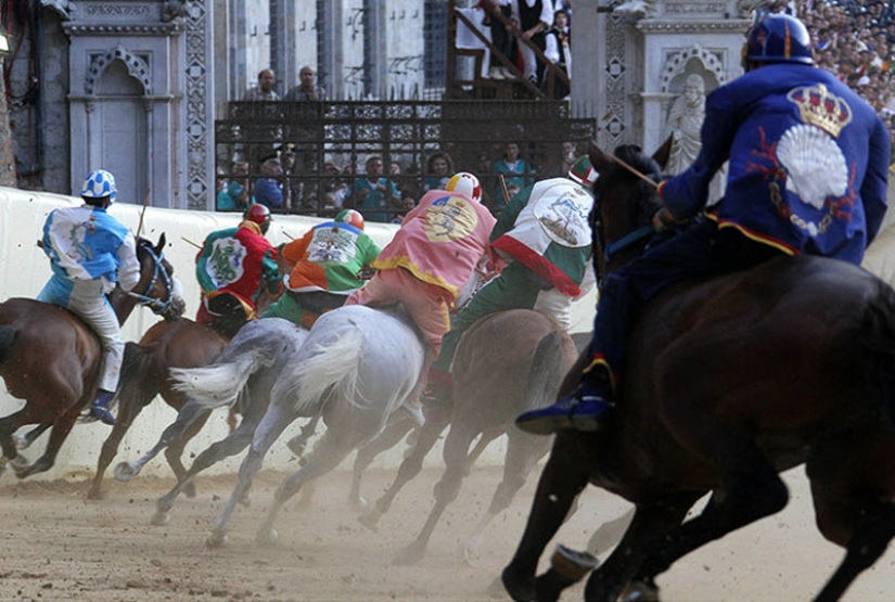 Palio en Siena: carreras de caballos con siglos de tradición