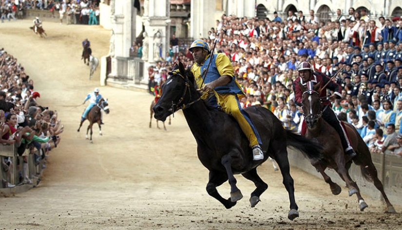 Palio en Siena: carreras de caballos con siglos de tradición
