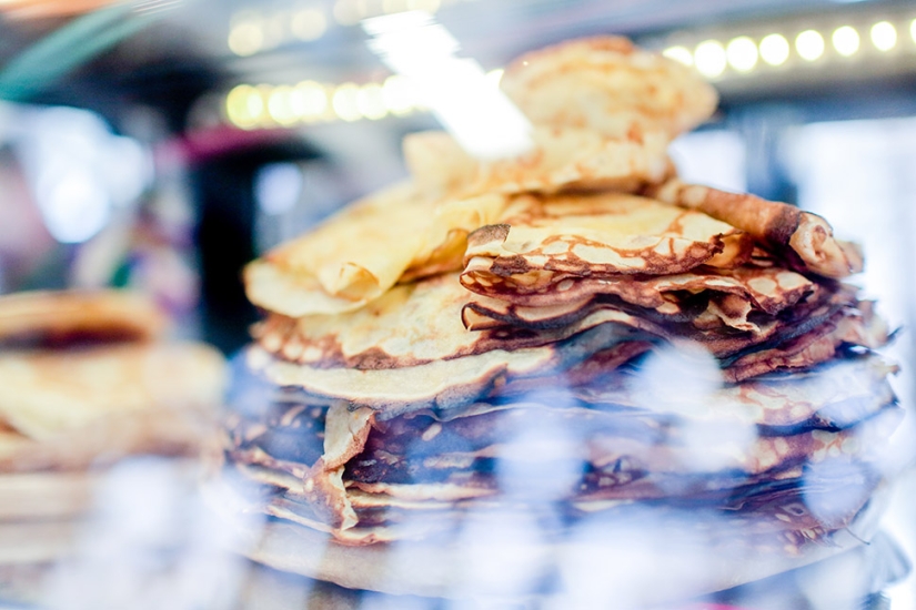 Pancakes with pike caviar and reconstruction of fist fights at the Moscow Maslenitsa Festival
